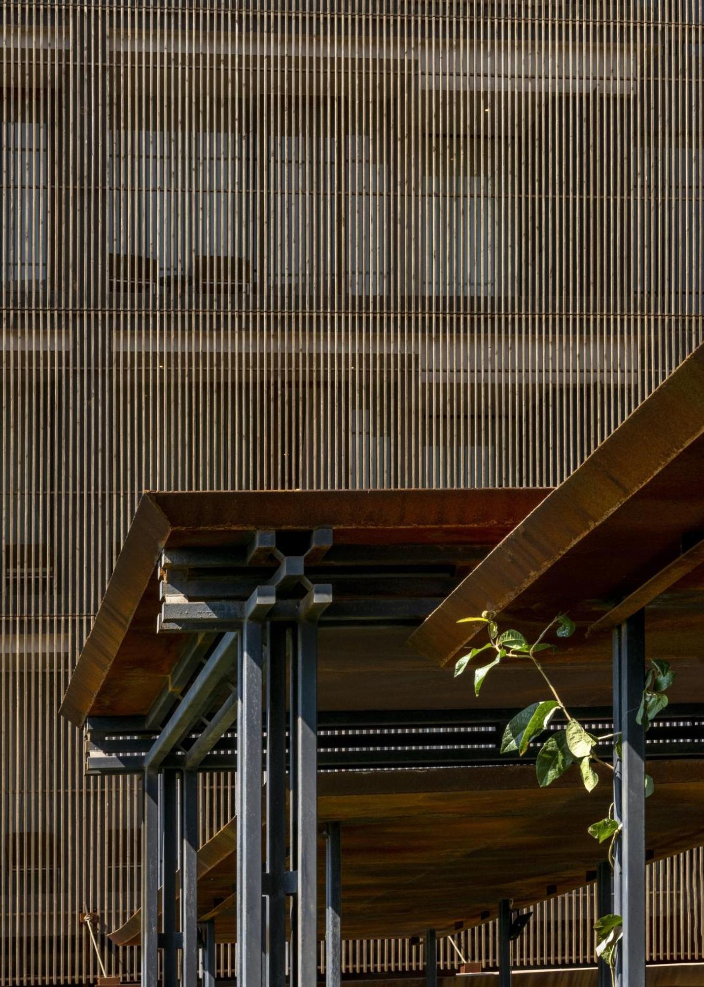 Radisson Resort And Spa Lonavala Buitenkant foto Detail of the facade