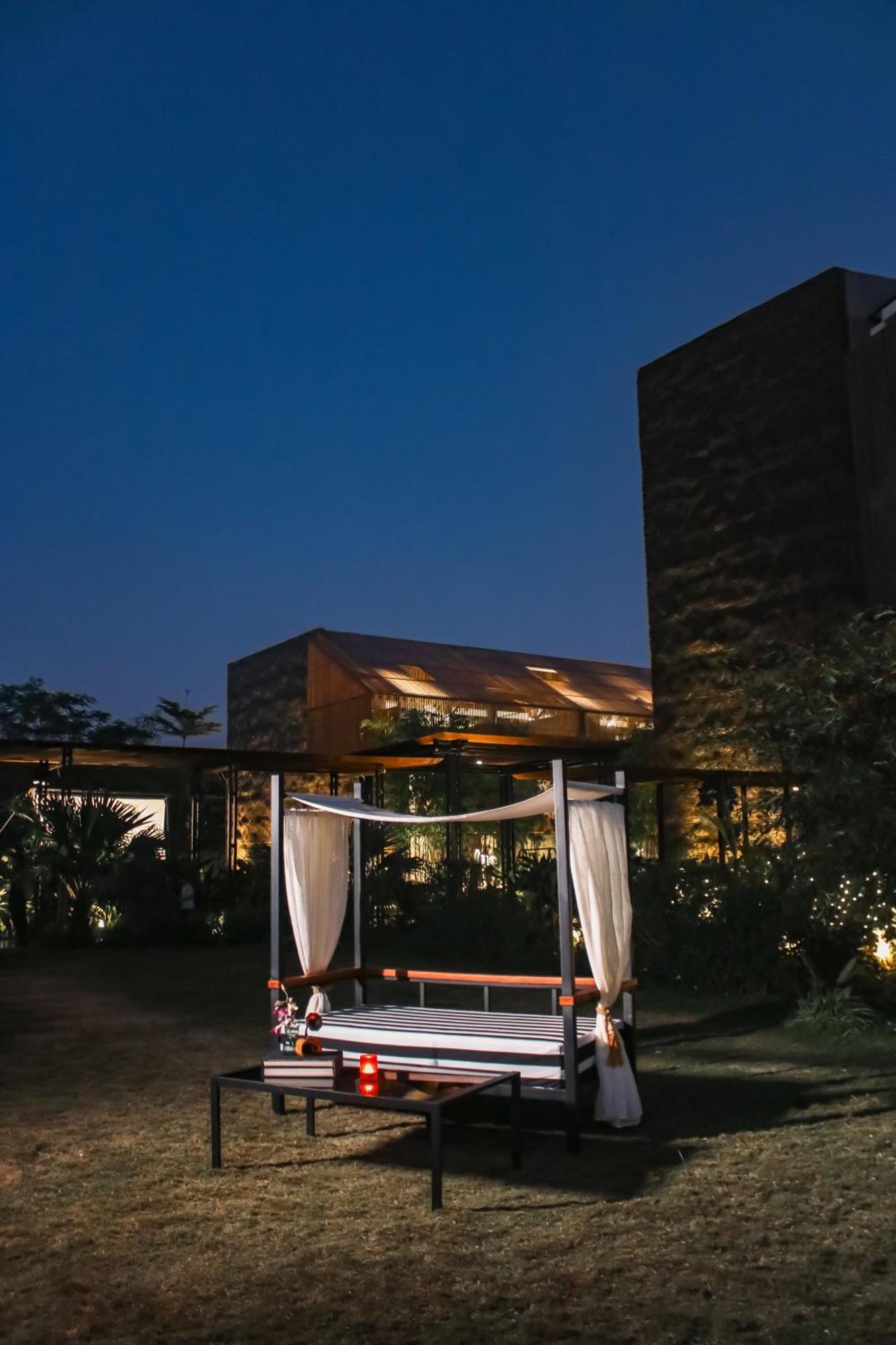 Radisson Resort And Spa Lonavala Buitenkant foto The Sukhothai