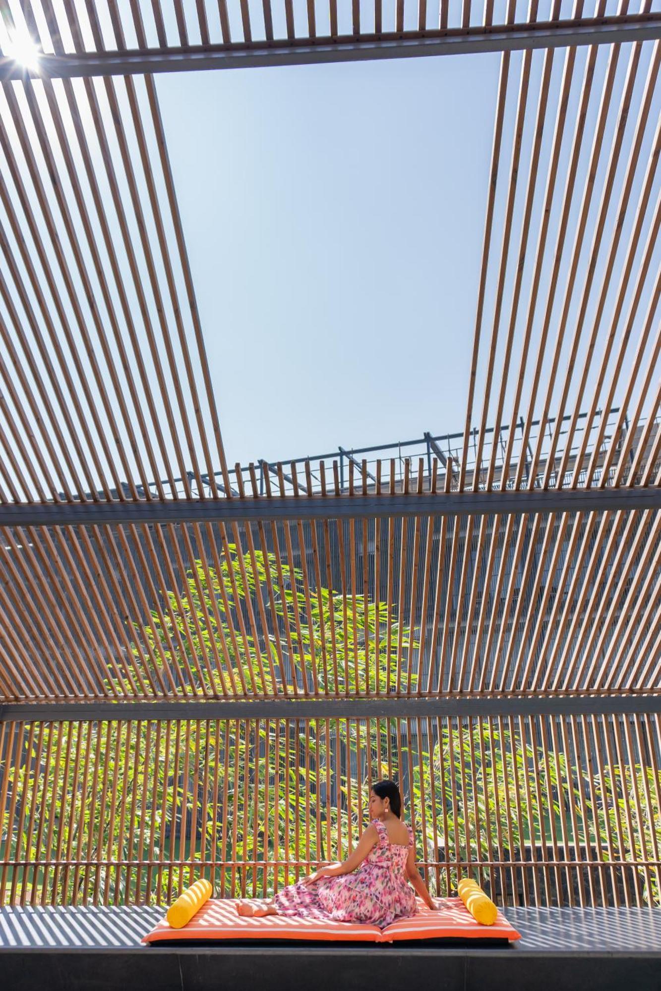 Radisson Resort And Spa Lonavala Buitenkant foto The roof of the building